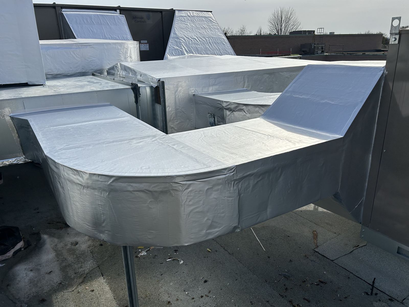 Rooftop duct elbow and transition fully jacketed