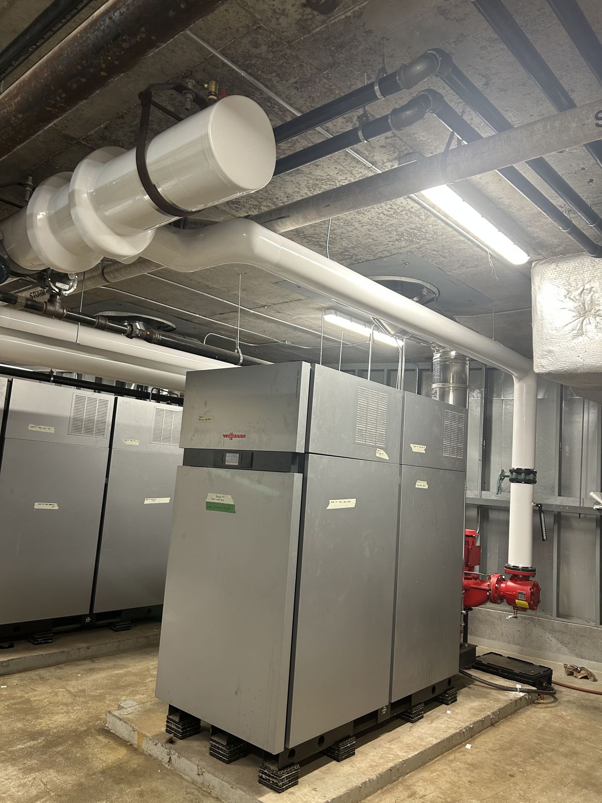 Boiler unit with insulated connections